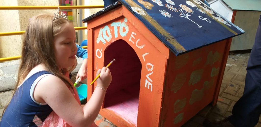 PROJETO ESCOLAR DE CURITIBA AUXILIA ANIMAIS EM SITUAÇÃO DE RUA