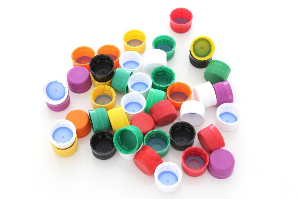 TAMPAS DE PLÁSTICO VIRAM RECURSO PARA CASTRAÇÃO DE ANIMAIS EM GO