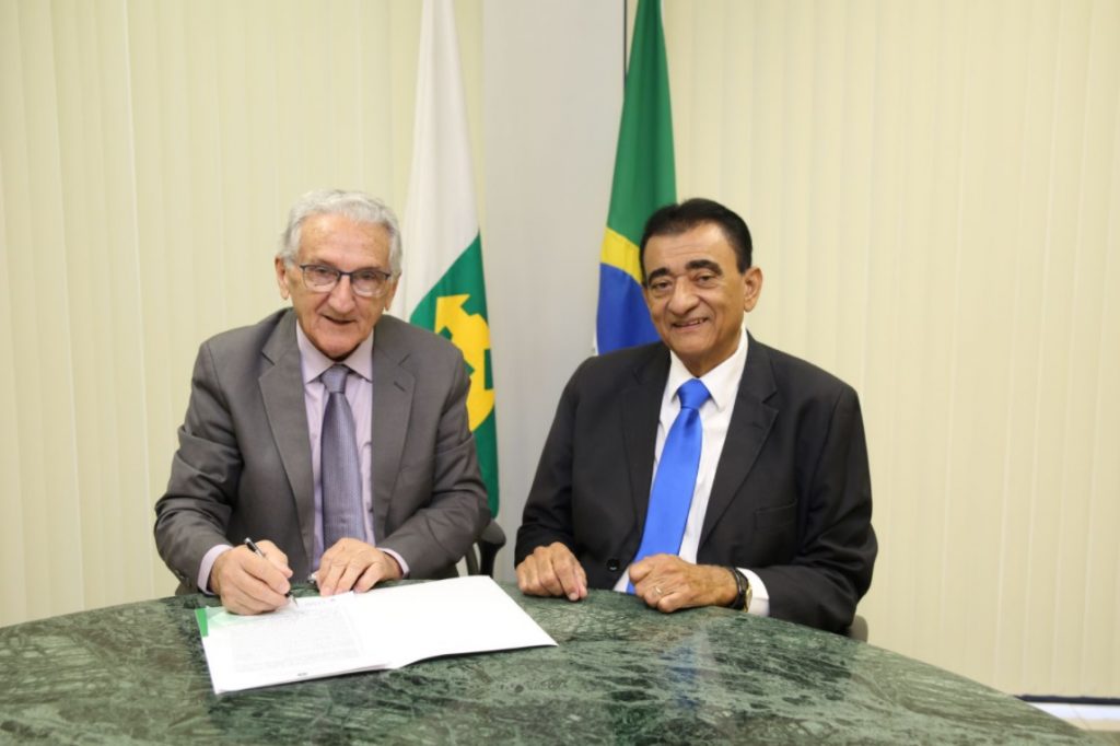 TERMO DE POSSE É ASSINADO PELA NOVA DIRETORIA DO CFMV