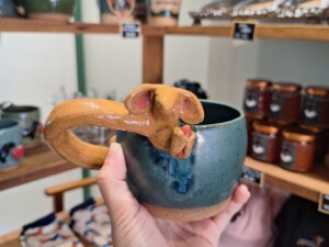 Cafeteria temática criada a partir de um dachshund vira atração turística em Santa Catarina