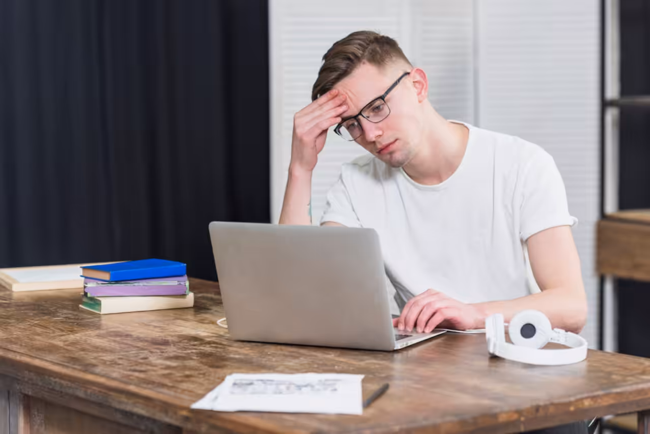 Ensino semipresencial em Medicina Veterinária: a quem interessa a formação sem qualidade?