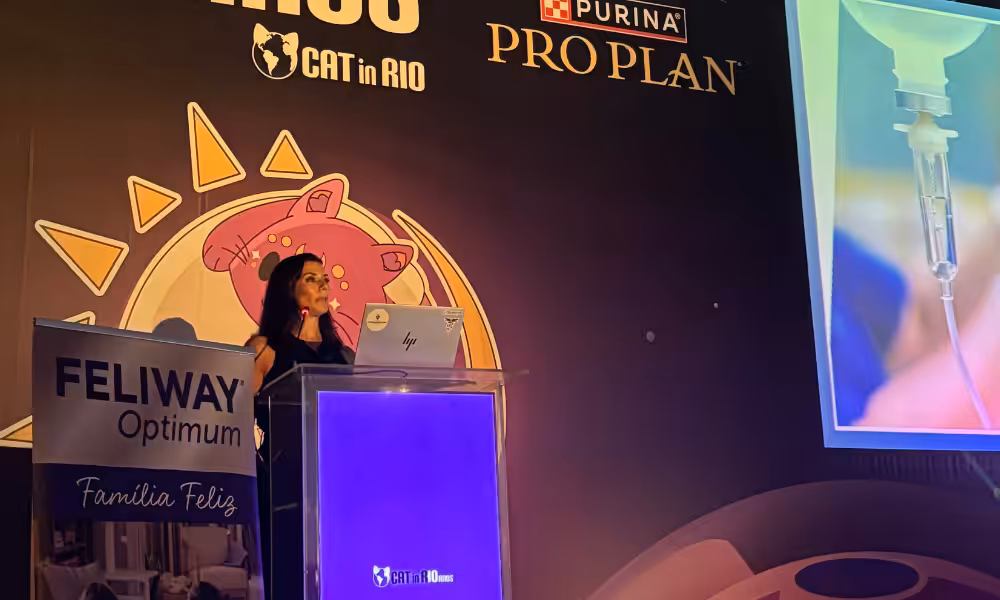 Americana Ashlie Saffire ministra palestra sobre alimentação enteral em pacientes críticos no Cat In Rio