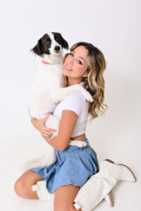 Samira Sagr e seu cão Lindolfo