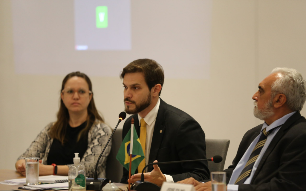 Deputado Felipe Becari reafirma compromisso com a valorização da Medicina Veterinária