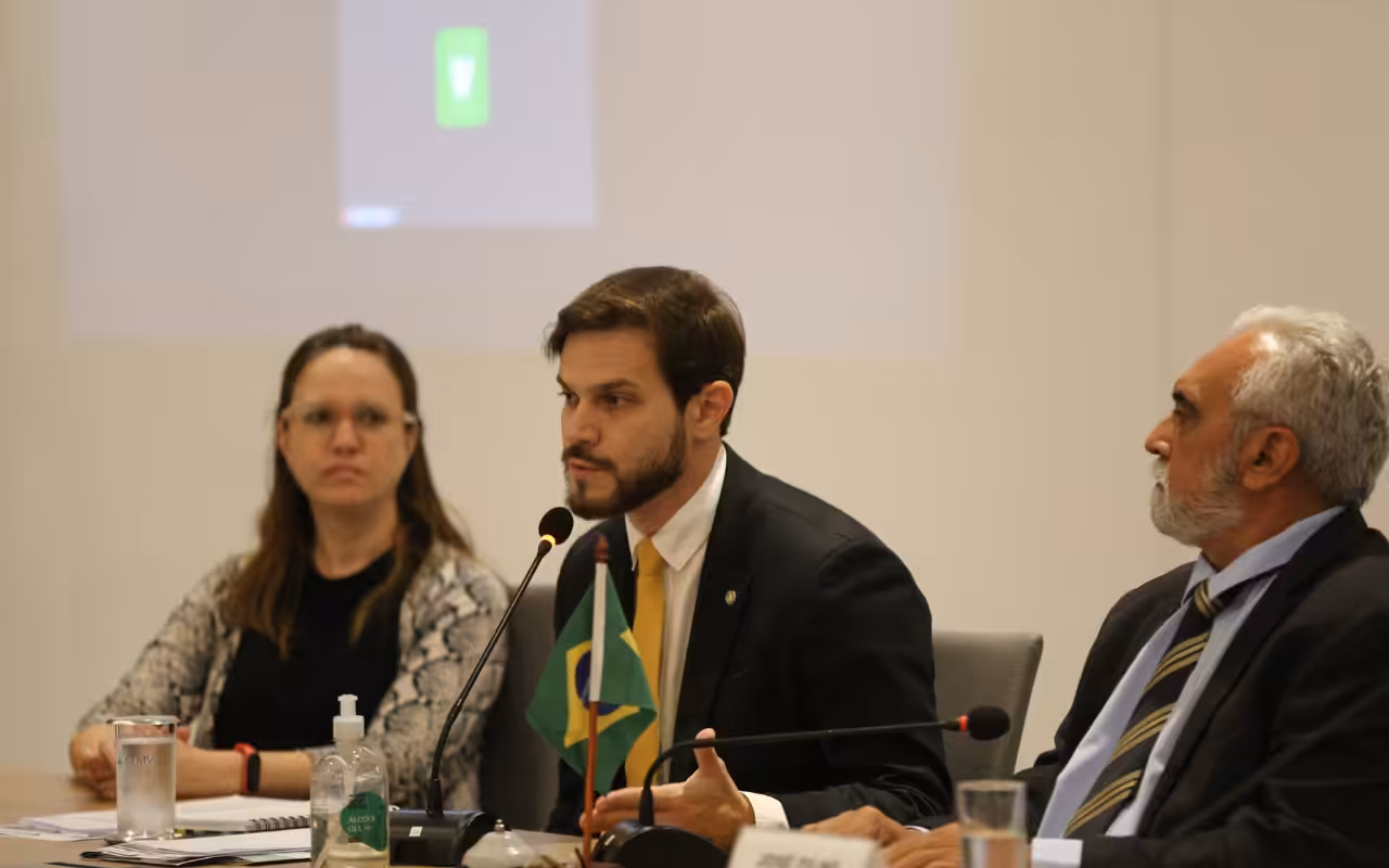 Deputado Felipe Becari reafirma compromisso com a valorização da Medicina Veterinária