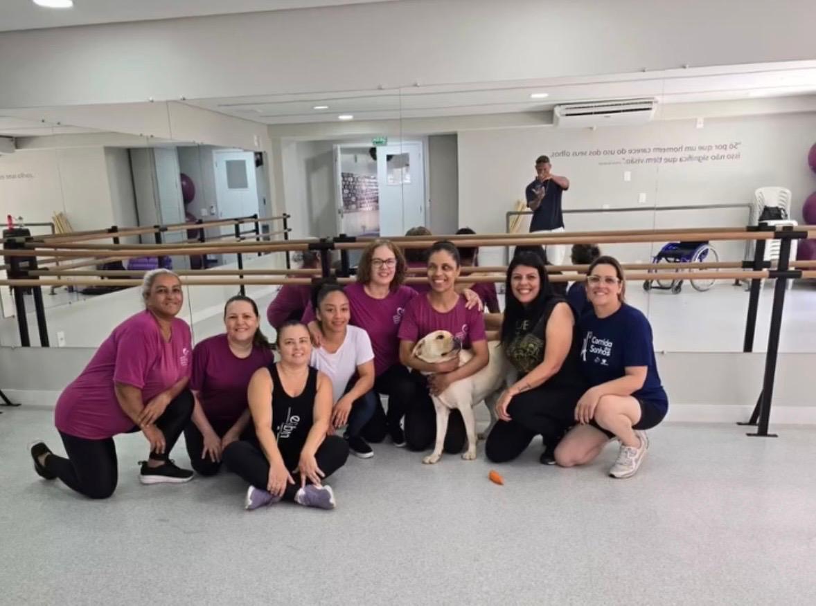 Bailarina cega conquista autonomia com cão-guia e reforça debate sobre inclusão