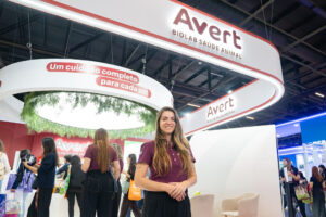 Janaína Peres, gerente de Grupo de Produtos Veterinários da Avert Biolab Saúde Animal