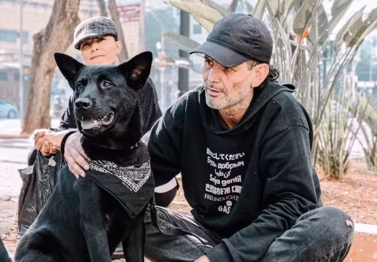 Moradores de rua e seus cães: uma relação baseada no afeto e na troca