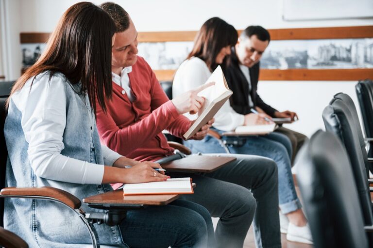 Docentes em foco: simpósio debate saúde mental na formação veterinária