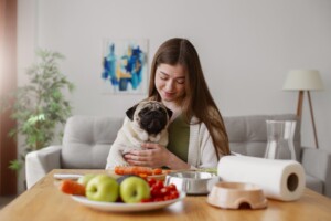 Dietas cruas para cães e gatos: o que a ciência realmente diz sobre riscos e benefícios