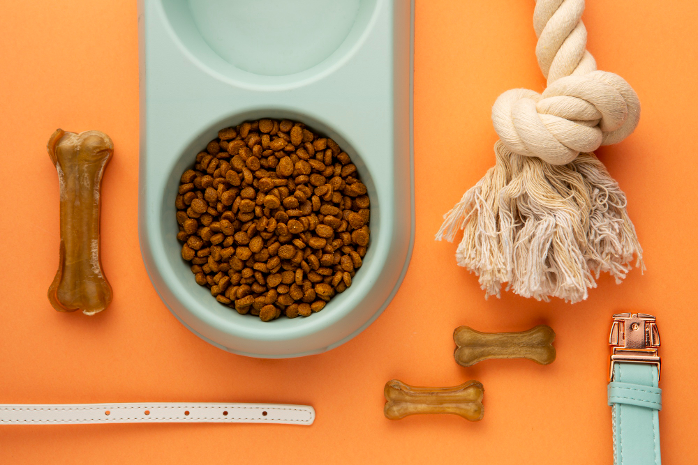 ração e brinquedos de cachorro