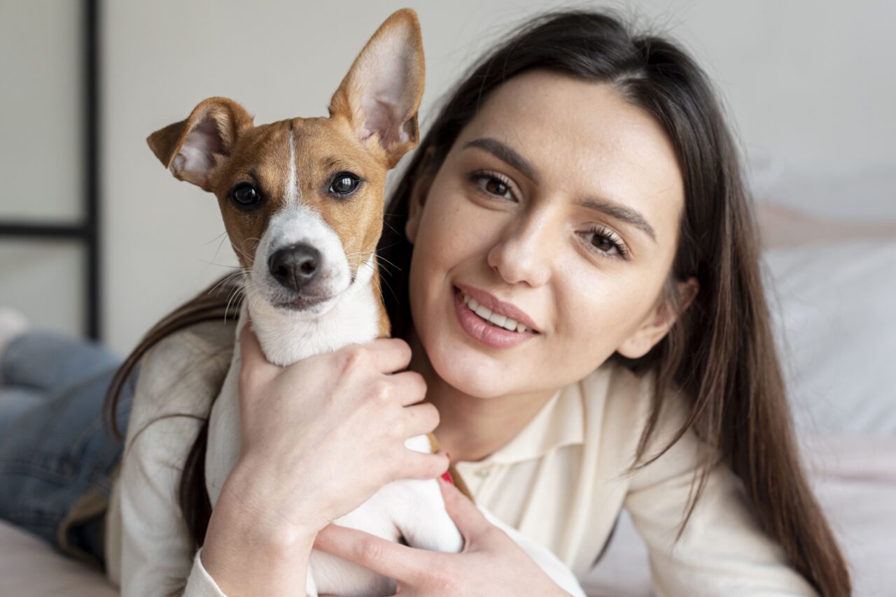 Mulheres lideram adoção de pets, mas enfrentam mais desafios